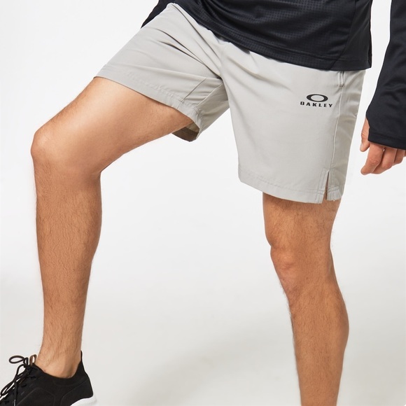 Oakley men’s medium Foundational 7 Short 2.0 grey gray med running athletic M - Picture 1 of 16